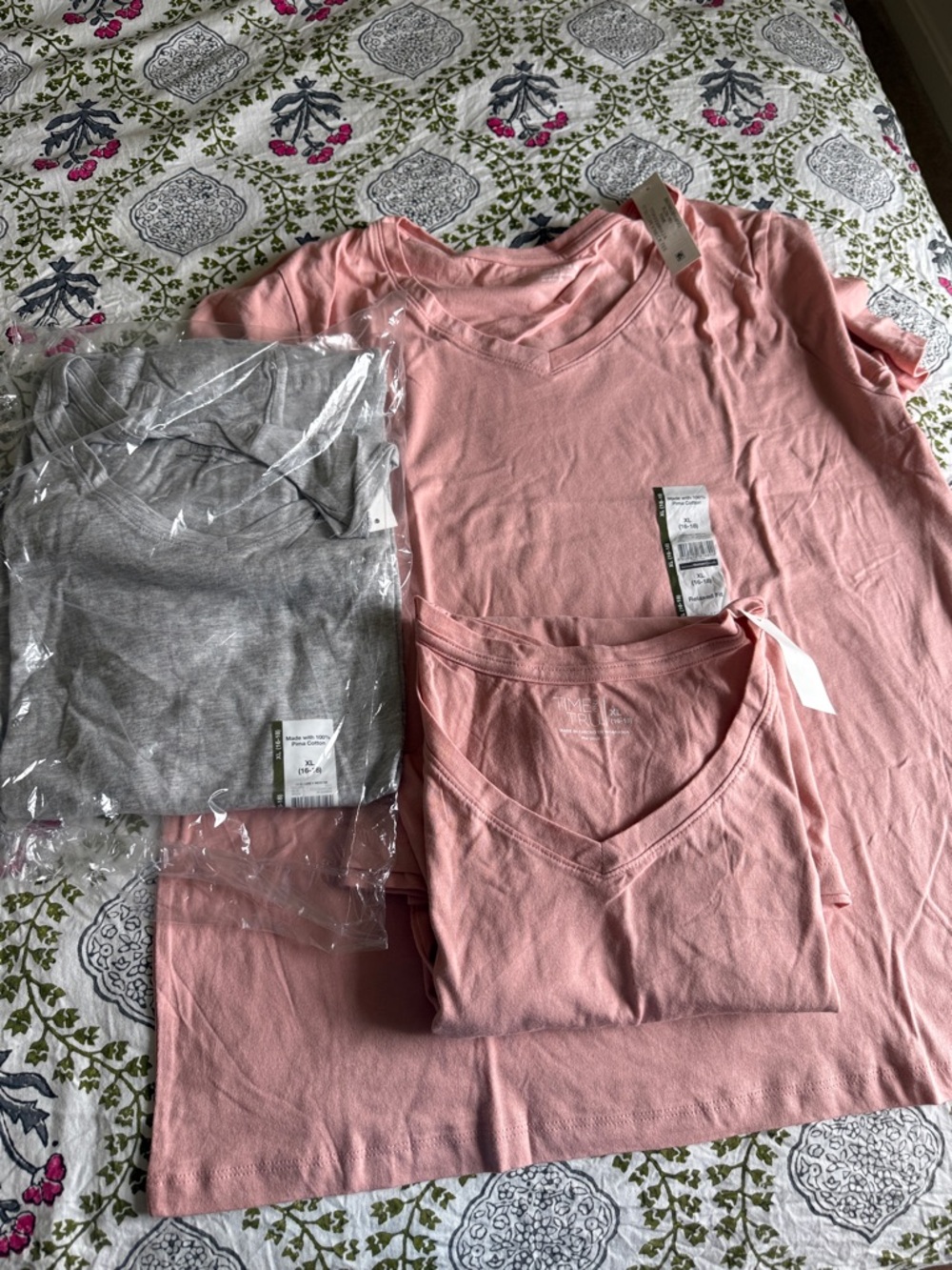 4 pc Women's V-Neck Tee Bundle in Dusty Pink & Heather Gray